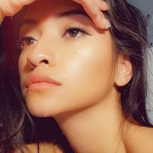 Meet your Posher, Corina